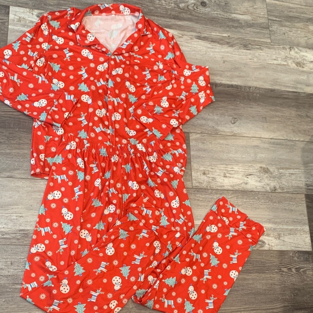Women's Red Holiday Print Pajama Set